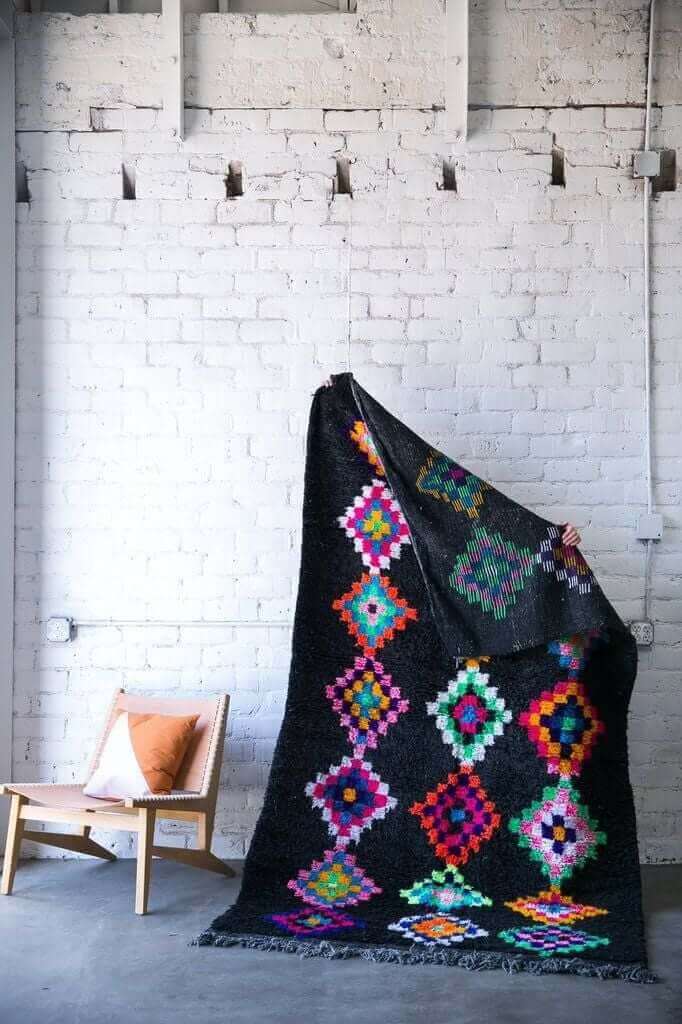 tapis-berbere-marocain-noir tapis-berbere-marocain-noir